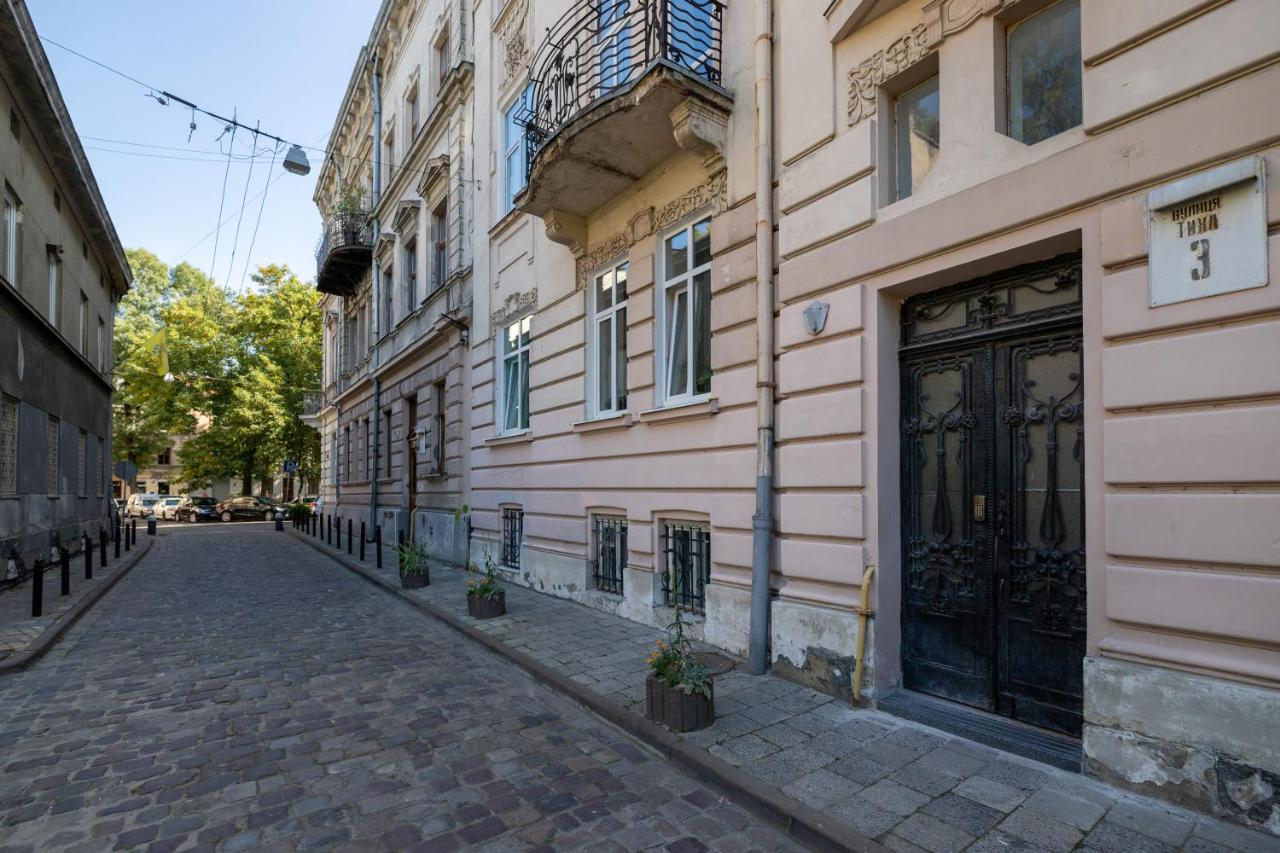 2 Bedroom Apartment Tykha Street City Center With Parking Place Lviv Exterior foto